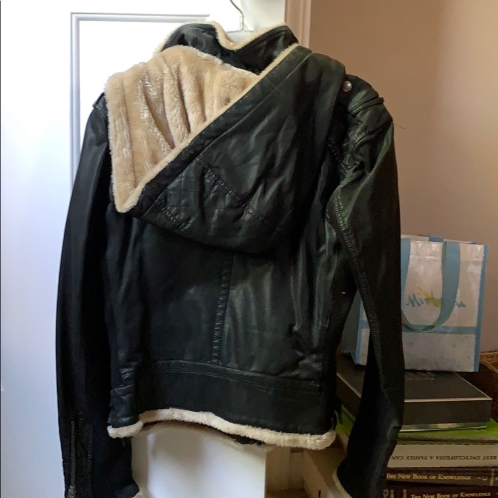 Guess coat - Picture 3 of 3
